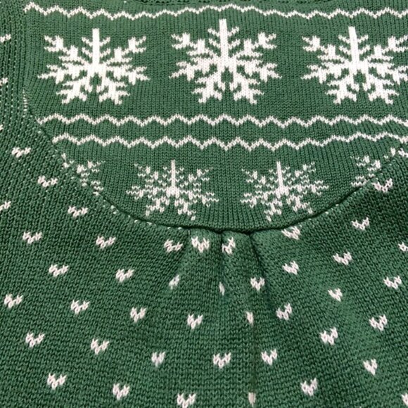 DC Green and white Christmas sweater - Picture 6 of 10